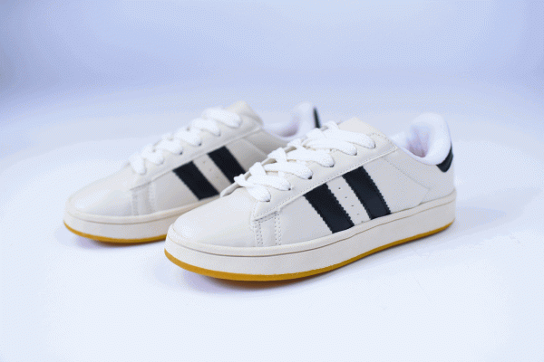 TÊNIS CASUAL BRANCO COM LISTRAS PRETAS