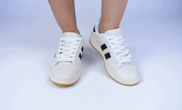 TÊNIS CASUAL BRANCO COM LISTRAS PRETAS - Imagem 5