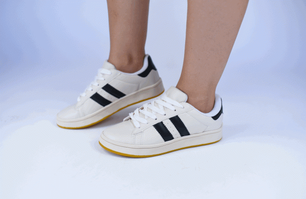 TÊNIS CASUAL BRANCO COM LISTRAS PRETAS - Imagem 2