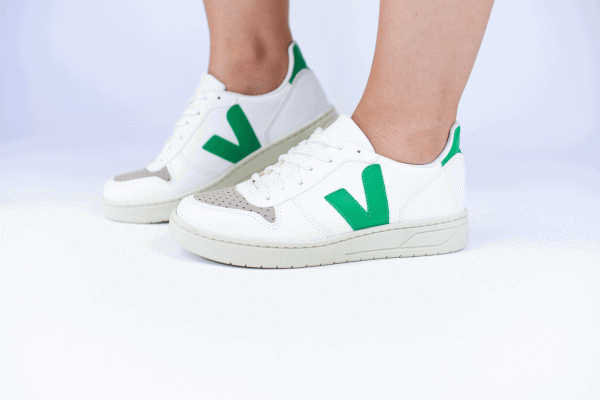 TÊNIS BRANCO COM DETALHES VERDES - Imagem 2