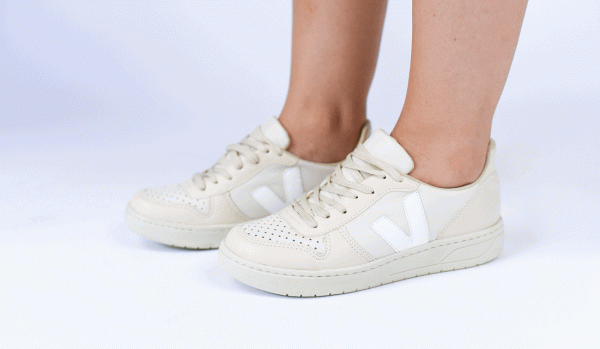 TÊNIS CASUAL BEGE COM DETALHES BRANCOS - Imagem 5