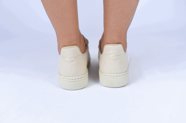 TÊNIS CASUAL BEGE COM DETALHES BRANCOS - Imagem 7