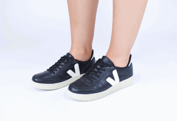 TÊNIS CASUAL PRETO COM DETALHES BRANCOS - Imagem 6