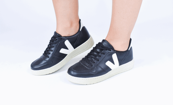 TÊNIS CASUAL PRETO COM DETALHES BRANCOS - Imagem 2